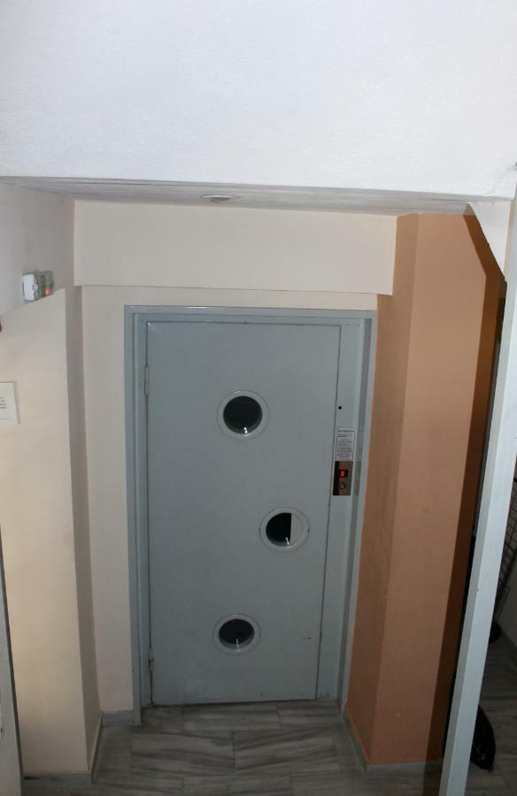 Cozy Studio Apartment In Pireus Exterior photo